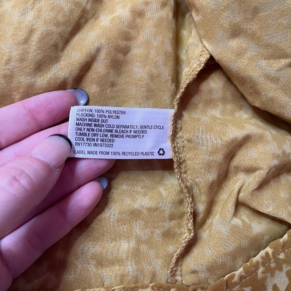 NWT Wild Fable Velvet Long Bell Sleeve Tie Front Cropped Blouse - Picture 6 of 8